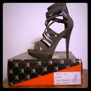 Brand new Grey heels
